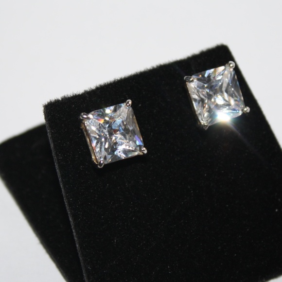 sterling Jewelry - Sterling 7 ctw STUNNING CZ's earrings screwback